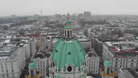 Luftaufnahme-Der-Kirche-In-Wien-Im-Winter