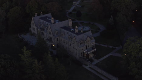 Mansion-Located-in-LI-NY-by-night