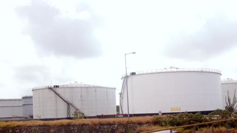 Driving-passed-Oil-tanks-on-the-refinery-Refineria-Isla--PDVSA