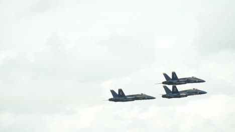 Boeing-F-18-Hornets-flying-in-formation-at-an-airshow