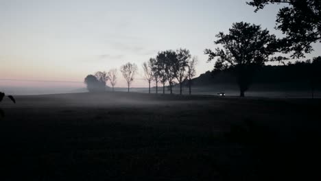 La-Impresionante-Vista-Del-Amanecer-En-El-Campo-De-Zlotoryja,-Suroeste-De-Polonia---Plano-Amplio