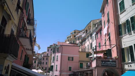 Video-Lento-De-Un-Pequeño-Pueblo-En-Italia.