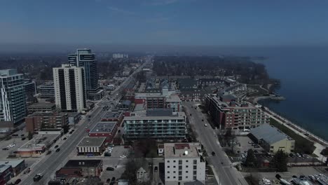 Shot-of-the-City-at-noon-in-the-City-of-Mississauga,-Port-Credit