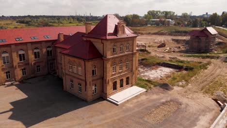 Hermoso-Edificio-Antiguo-En-El-Proceso-De-Reconstrucción