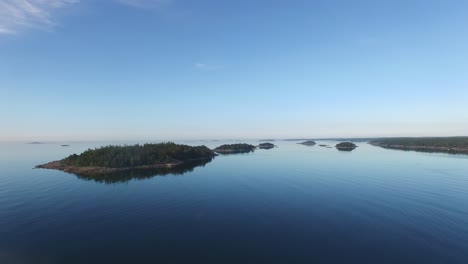 Drohnenaufnahmen-Des-Archipels-In-Espoo,-Finnland