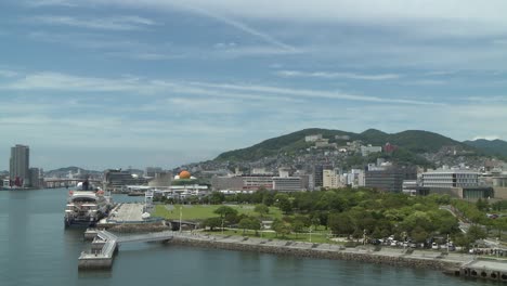 Ein-Blick-Auf-Einen-Stadtpark-In-Nagasaki,-Japan