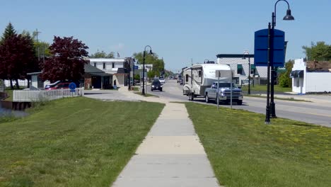 Entering-downtown-Oscoda,-Michigan-from-the-south