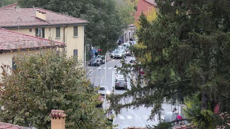 Tráfico-En-Las-Calles-De-Bolonia,-Italia.