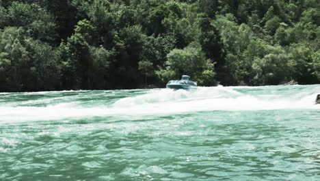 Eine-Aufregende-Fahrt-Mit-Dem-Niagara-Whirlpool-Jetboot