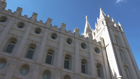 Low-Angle-shot-of-the-Mormon-Temple-in-Salt-Lake-City,-Utah