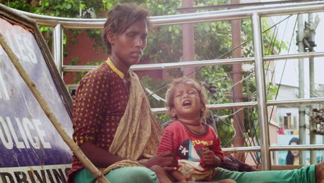 Poor-women-begging-food-with-her-child-on-the-street