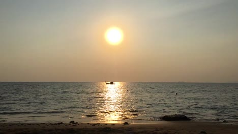 Atemberaubender-Sonnenuntergang-Auf-Koh-Lanta,-Thailand