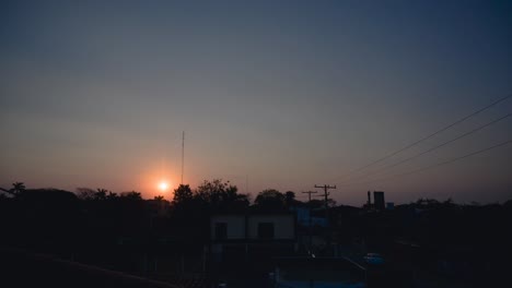 Zeitraffer-Des-Sonnenuntergangs-Bei-Schwachem-Licht