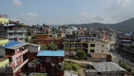 Vista-Desde-Un-Hotel-En-La-Ciudad-De-Pokhara,-Nepal