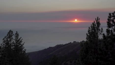 Zeitraffer-Des-Sonnenuntergangs-über-Big-Sur,-Kalifornien