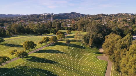 Grabsteine-Auf-Einem-Militärfriedhof,-Los-Angeles,-Kalifornien