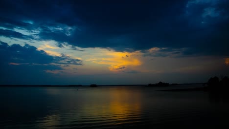 Landschaft-Zeitraffer-Des-Schönen-Himmels-Nach-Sonnenuntergang-über-Dem-Lake-Hartwell-HD-South-Carolina