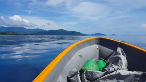 Paseo-En-Bote-Inflable-En-Bougainville,-Papua-Nueva-Guinea