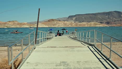 Fishing-dock-at-Lake-Mead-with-people-fishing