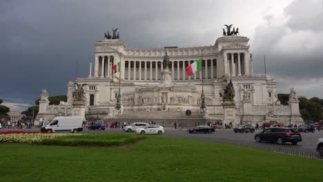 Front-view-of-Victor-Emmanuel-II-National-Monument,-Rome,-Italy-from-Piazza-Venezia