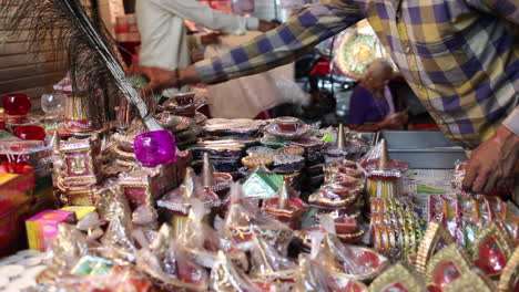 Decorative-objects-for-diwali-festival-in-a-market,-Mumbai,-Maharashtra,-India