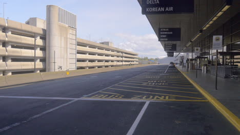 No-one-outside-the-main-terminal-of-the-SeaTac-airport-in-Seattle-during-the-covid-crisis