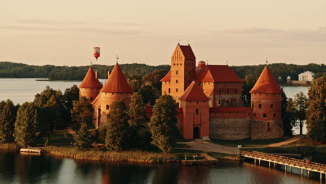 Burg-Trakai-Mit-Drohne-Gefilmt