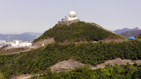 Estación-De-Radar-De-Vigilancia-De-Beacon-Hill,-En-Lion-Hill-Hong-Kong,-Vista-Aérea