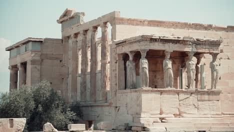 Clip-of-an-ancient-temple-in-Acropolis-in-Athens,-Greece