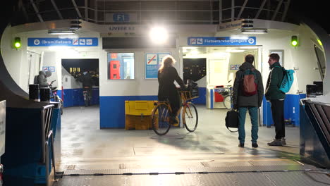 Passengers-And-Bicycle-Ferry-IJveer-53-Across-The-River-IJ-In-Amsterdam,-Netherlands