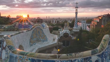 Timelapse-Del-Amanecer-Desde-El-Parque-Guell,-Barcelona