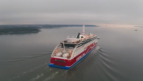 Verfolgung-Der-Fähre-MS-Viking-Grace-Auf-Ihrer-Fahrt-Durch-Die-Finnischen-Schären-In-Der-Ostsee