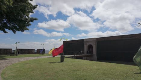 Blick-Auf-Den-Garten-Im-Forte-Do-Presépio,-Belém,-Brasilien