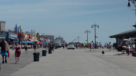 Coney-Island-in-Brooklyn-New-York,-USA-people-walking-on-boardwalk