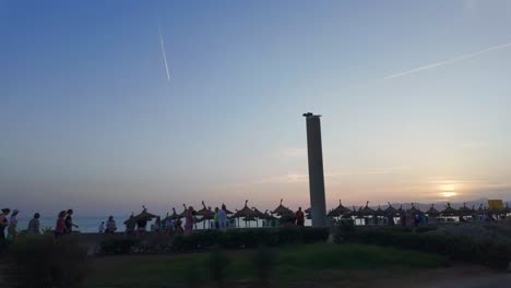 Entlang-Des-Strandes-In-Can-Pastilla-Auf-Mallorca-Bei-Sonnenuntergang,-Ruhiger-Erholsamer-Urlaub