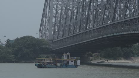 Die-Howrah-Brücke-Ist-Asiens-Längste-Auslegerbrücke,-Die-1983-Von-Der-East-India-Company-Gebaut-Wurde