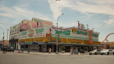 Berühmtes-Hot-Dog-Restaurant-Coney-Island-In-Brooklyn,-New-York,-USA