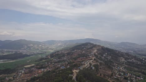 Changu-Narayan-Es-Un-Antiguo-Templo-Hindú,-Ubicado-En-La-Cima-De-Una-Colina-Alta-Que-También-Se-Conoce-Como-Changu-O-Dolagiri-En-El-Municipio-De-Changunarayan-Del-Distrito-De-Bhaktapur,-Nepal