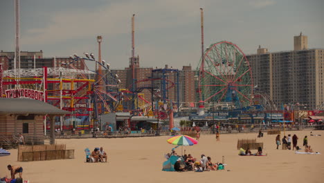 Luna-Park-seen-from-the-beach-in-Coney-Island-in-New-York,-United-States