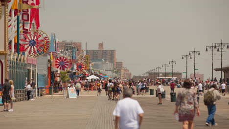 Coney-Island-boardwalk-in-summer,-Brooklyn-New-York-City,-United-States-holiday-park