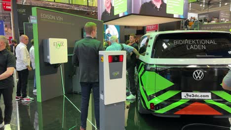 V2H-new-Bidi-System-from-E3DC-allure-some-people-interest-at-intersolar-munich