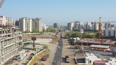 Muchos-Vehículos-Pesados-Circulan-Por-La-Carretera