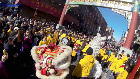 Chinesische-Löwen-Unter-Dem-Freundschaftstor-In-Philadelphia