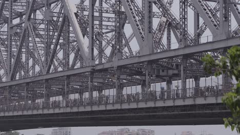 Howrah-Bridge-is-Asia's-longest-cantilever-bridge-built-by-East-India-Company-in-1983