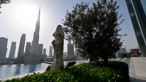 4K:-The-world's-tallest-building,-Burj-Khalifa,-against-the-sunlight-on-a-hot-summer-day-in-the-UAE