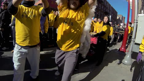 León-Chino-Bajo-La-Puerta-De-La-Amistad-En-El-Barrio-Chino-De-Filadelfia