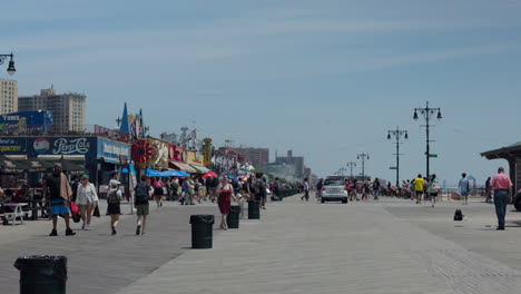 Boardwalk-Coney-Island-in-summer,-holiday-resort-in-Brooklyn-New-York,-USA