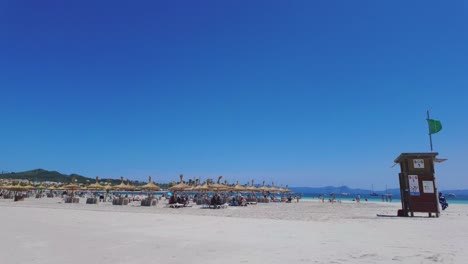 Strand-Von-Magaluf,-Grüne-Flagge,-Sicheres-Schwimmen-Im-Sommer,-Urlaubsziel-Spanien