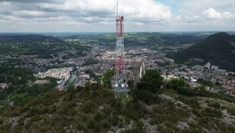 Reveal-of-the-city-of-Lourdes-from-the-nearby-summit-of-Béout