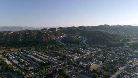 Aerial-flyover-of-a-unique-neighborhood-in-Santa-Clarita,-sunrise-in-California